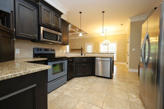 Building Photo - 4338 Kenilworth Cir