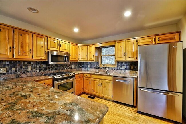 Building Photo - 127 Columbine Dr