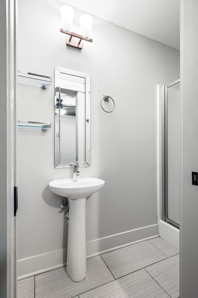 Building Photo - Awesome 3BR/3.5BA Craftsman Cottage in Che...