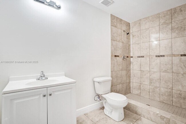 Building Photo - 3505 SW 12th Ct