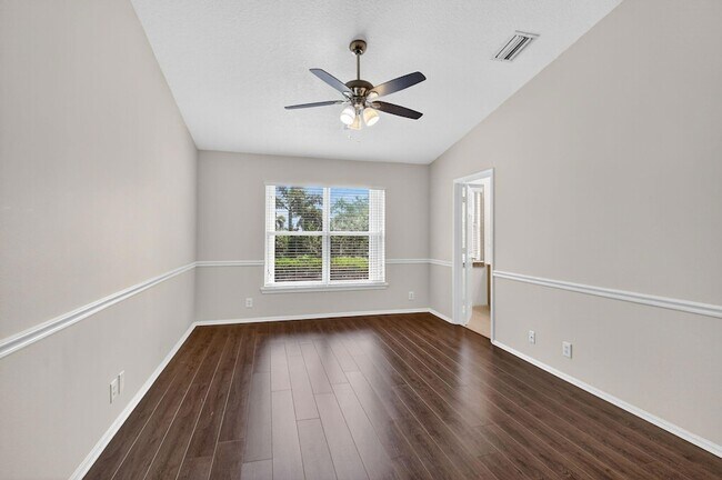 Building Photo - 8020 Briantea Dr