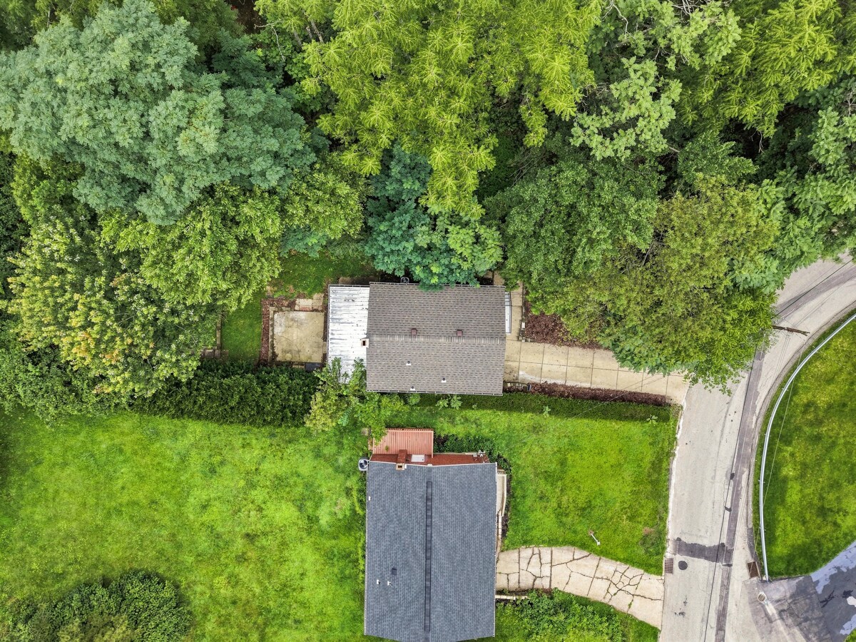 Building Photo - 56 Pointview Rd