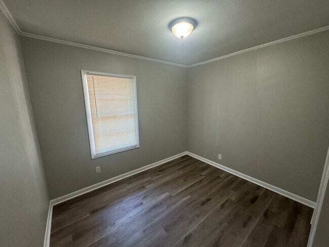 Building Photo - 2613 Plantation Dr