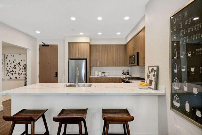 Building Photo - 345 E McKinley Ave