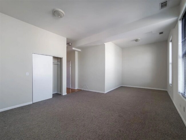 Building Photo - 1509 W Fullerton Ave