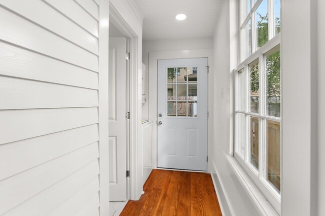 Building Photo - Gorgeous Historic Renovation! One block of...