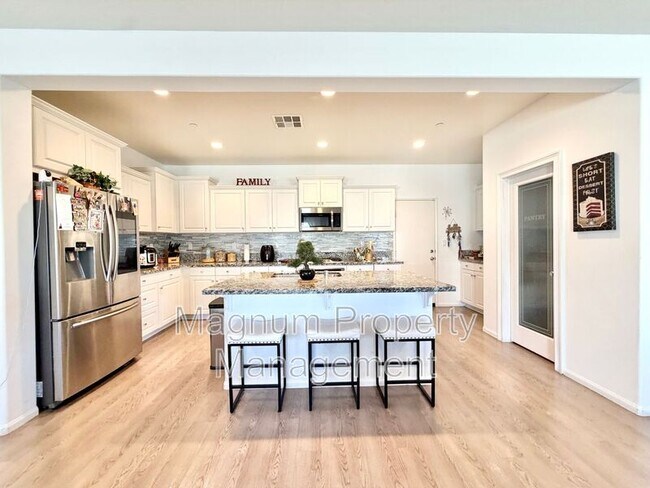 Building Photo - 30120 Crescent Pointe Wy