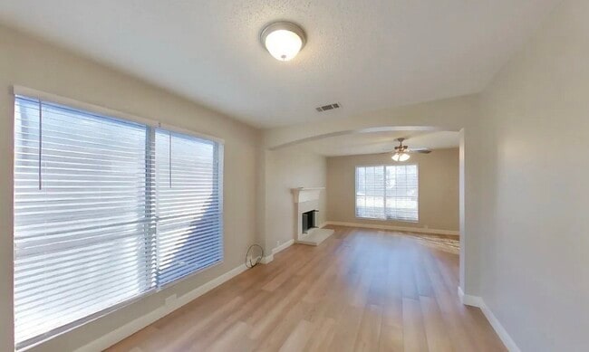 Building Photo - Modern 3-Bedroom Sanctuary in a Sought-After Location