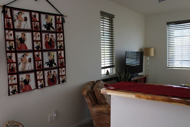 Building Photo - 1327 Clasico Dr