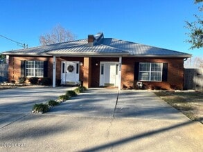 Building Photo - 6214 E Azalea Ave