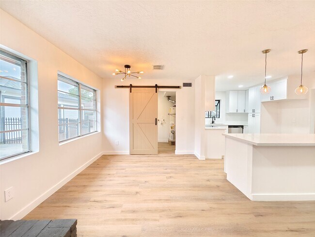 Building Photo - 4106 Clovernook Ln