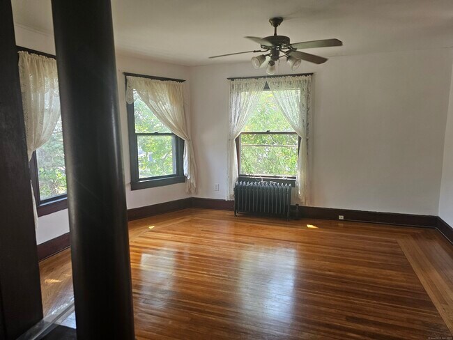 Building Photo - 32 Latham St