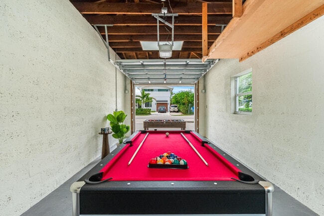 Building Photo - 616 NE 16th Terrace