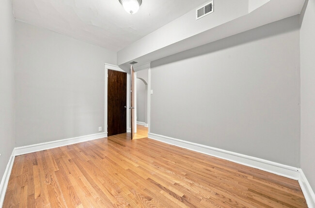 Building Photo - 4930 N Monticello Ave