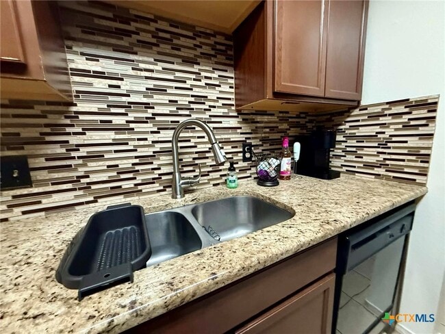 Building Photo - 907 Haynes Dr