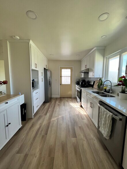 Building Photo - 6524 Myra Ave