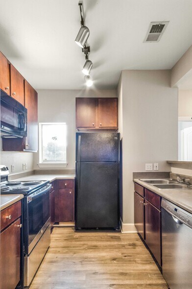 Kitchen - 1901 Crossing Pl