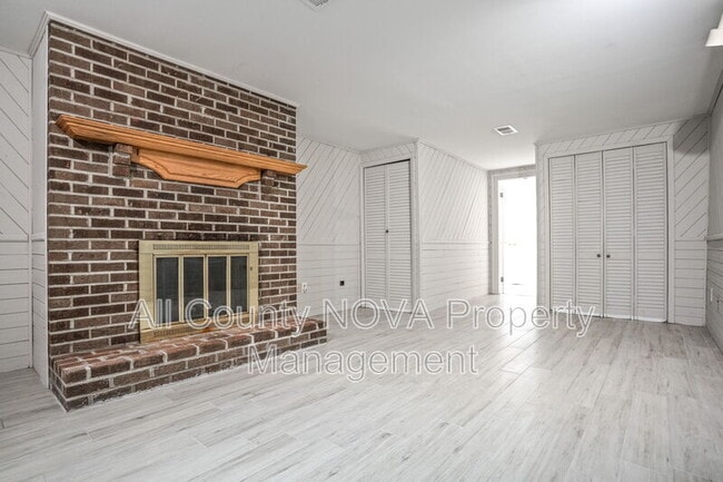 Building Photo - 1203 Michigan Ct