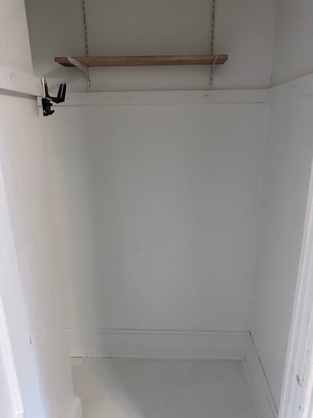 Building Photo - 914 Wisconsin Ave