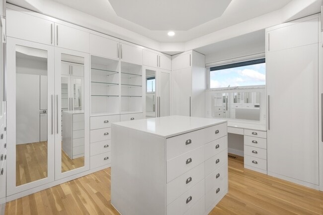 Building Photo - 6402 106th Ave NE