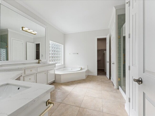 Building Photo - 11404 Island Manor St