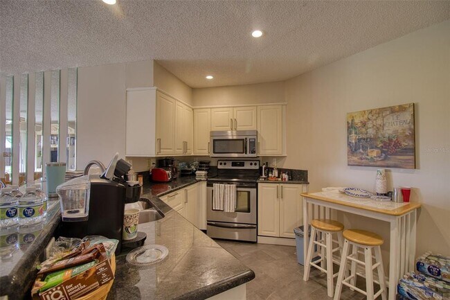 Building Photo - 6059 Bahia Del Mar Blvd S