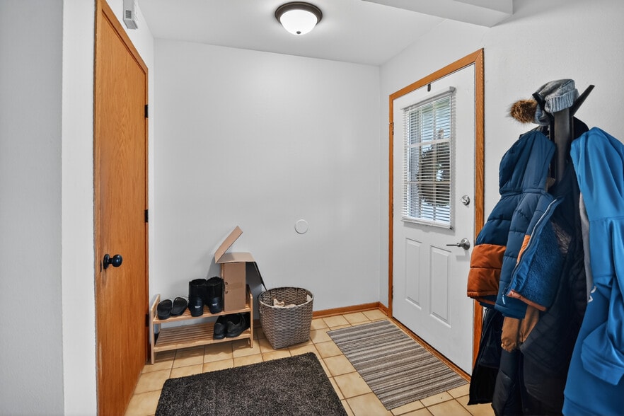 Building Photo - 3051 Greenway Trl