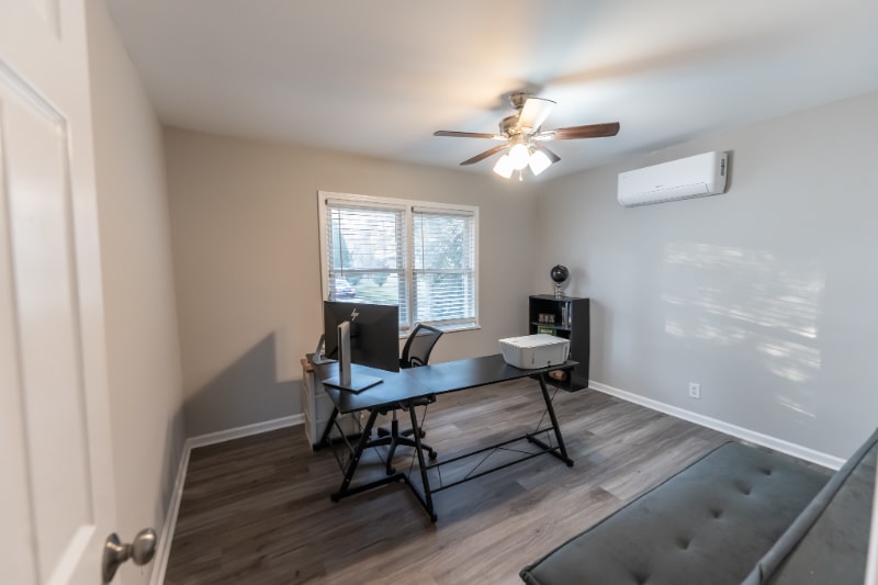 Building Photo - 586 Oakside Dr SW