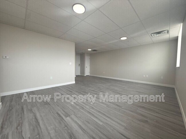 Building Photo - 731 E Crawford St