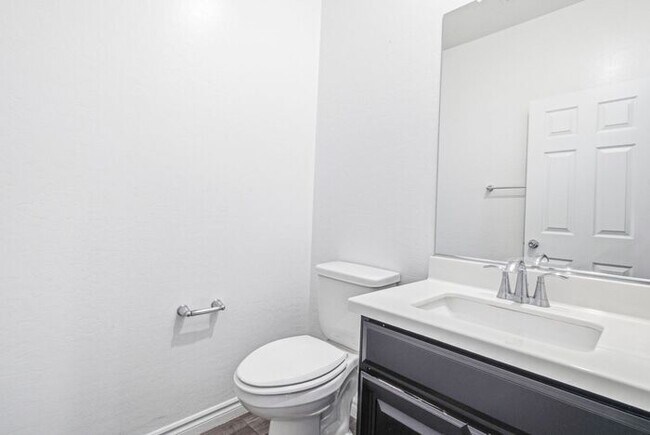 Building Photo - 4-Bedroom Two-Story Home with Mountain Views & Resort-Style Amenities
