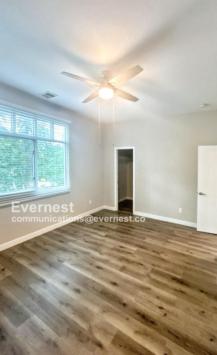 Building Photo - 1621 W Colorado Ave