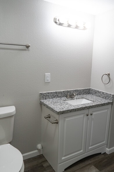 Building Photo - 1104 Southampton St