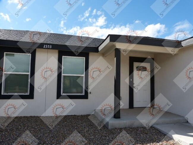 Building Photo - Modern 2 BED 2 BATH duplex