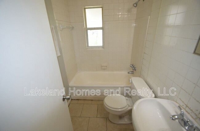 Building Photo - 1213 W Patterson St