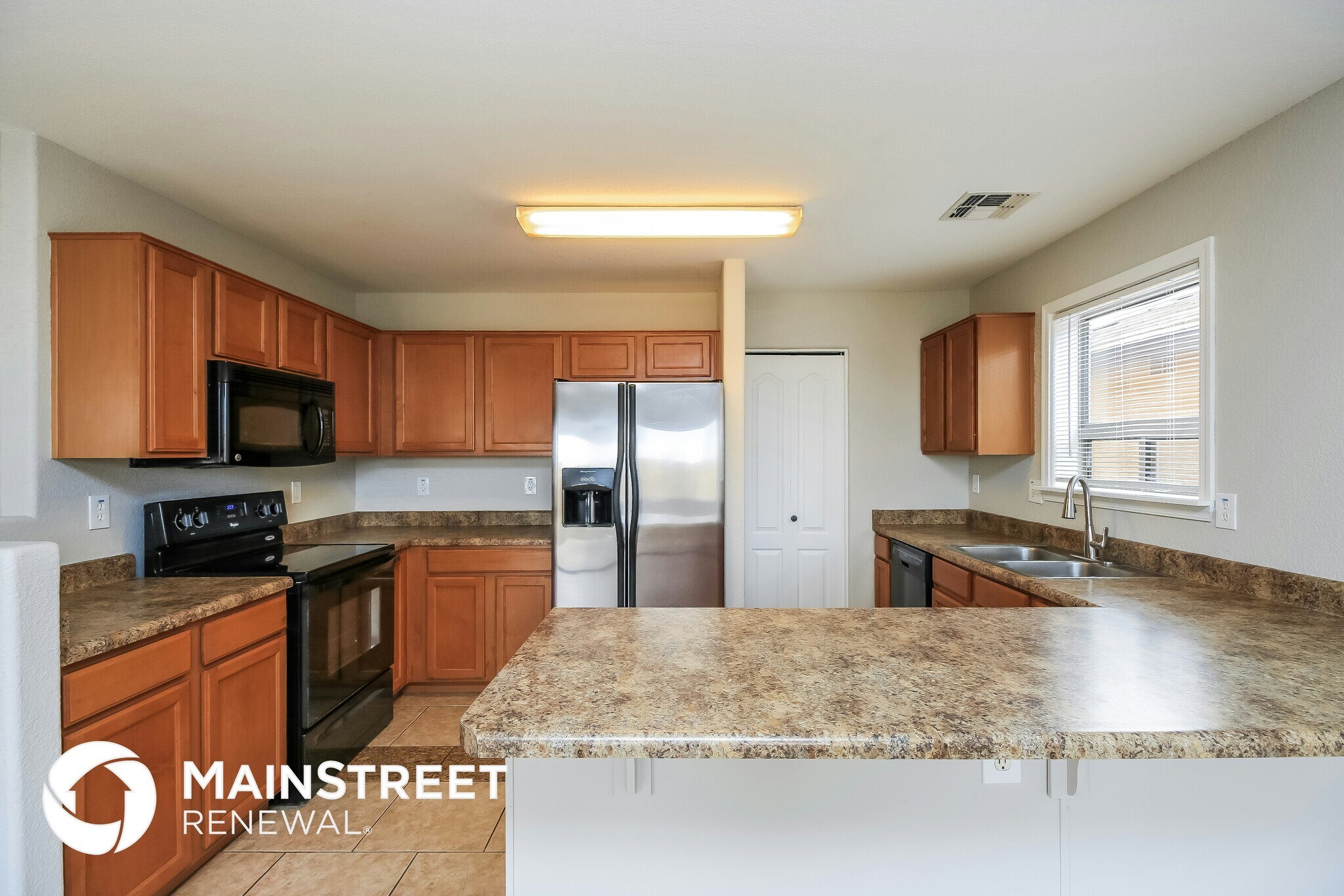 Building Photo - 42478 W Hillman Dr