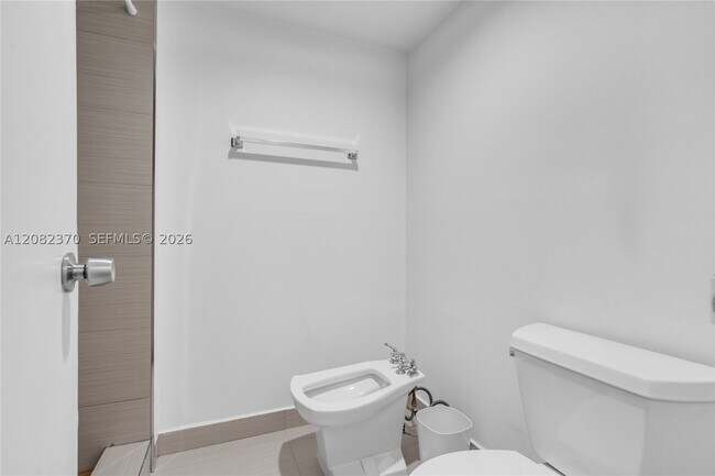 Building Photo - 2501 Brickell Ave