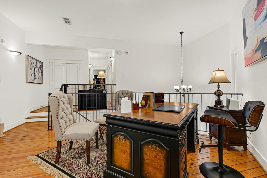 Building Photo - 5522 Larkin St