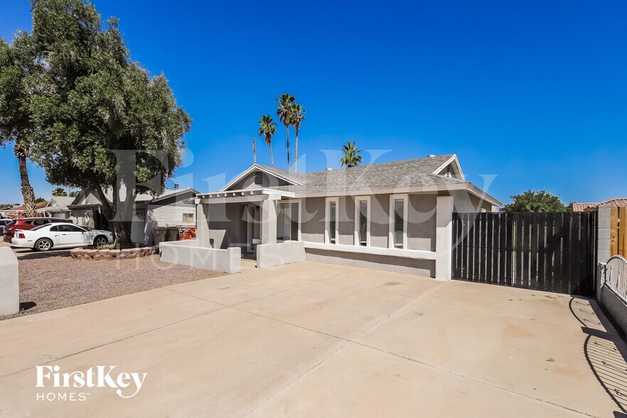 Building Photo - 7208 W Montebello Ave