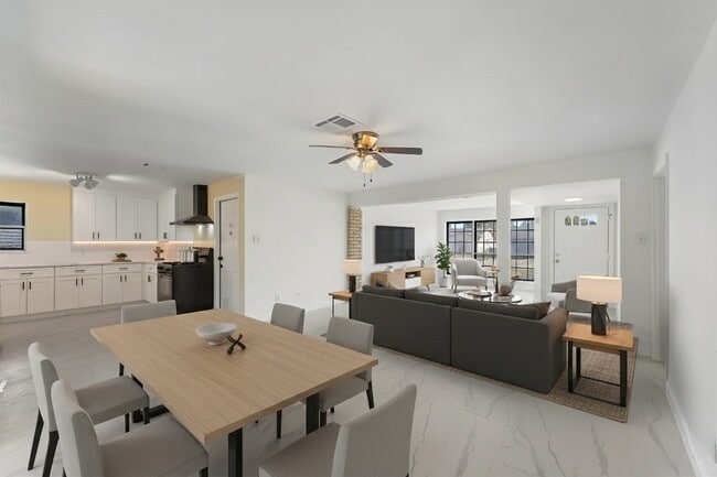 Building Photo - 9711 Bertwood St