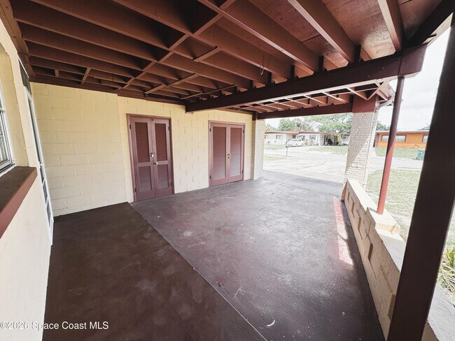 Building Photo - 305 Edinburgh Dr