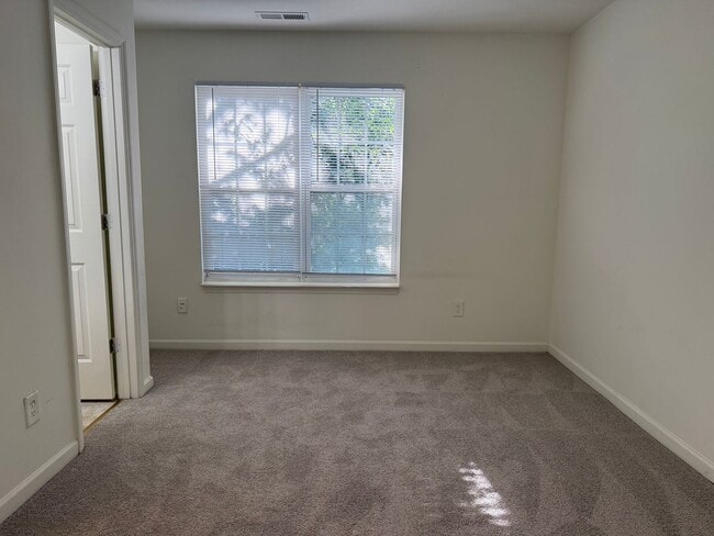 Building Photo - Amazing Location Near Downtown and NC Stat...