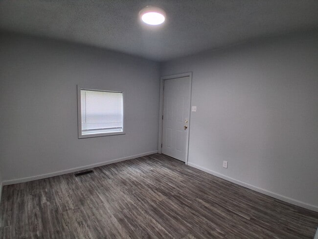 Building Photo - 320 Vermilion St