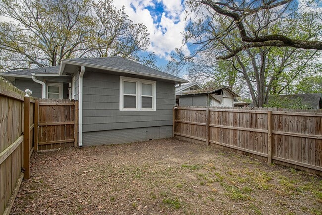 Building Photo - 6508 Perryville Rd