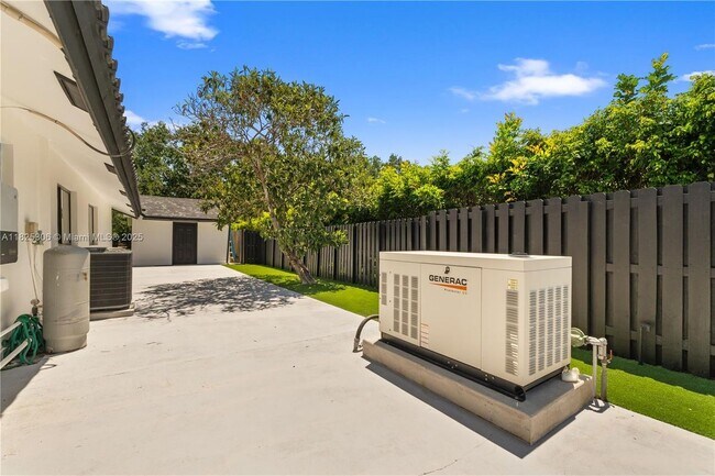 Building Photo - 5020 Hawkhurst Ave