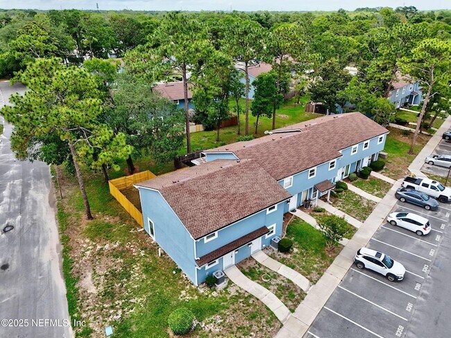 Building Photo - 11359 Bedford Oaks Dr