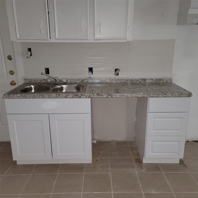 Building Photo - 3823 Lydia St