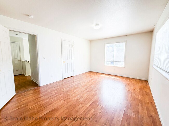 Building Photo - 562 Deer Meadow Ct