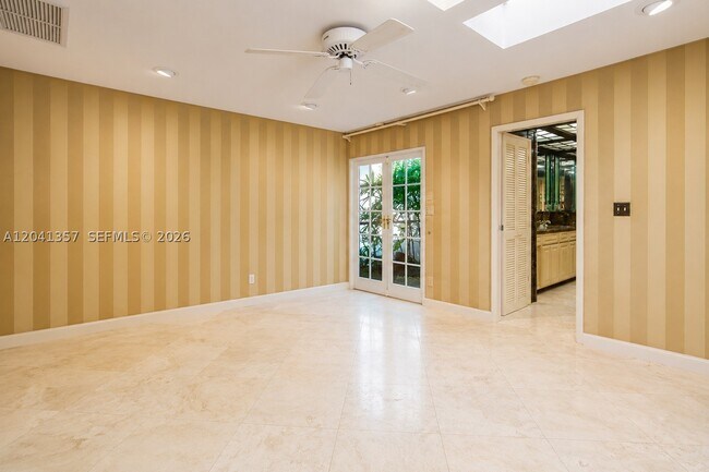 Building Photo - 3441 Poinciana Ave