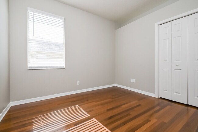 Building Photo - 9411 Laurel Ledge Dr