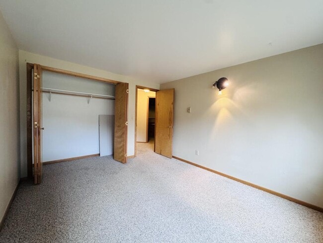 Building Photo - 2433 Sunlight Cir